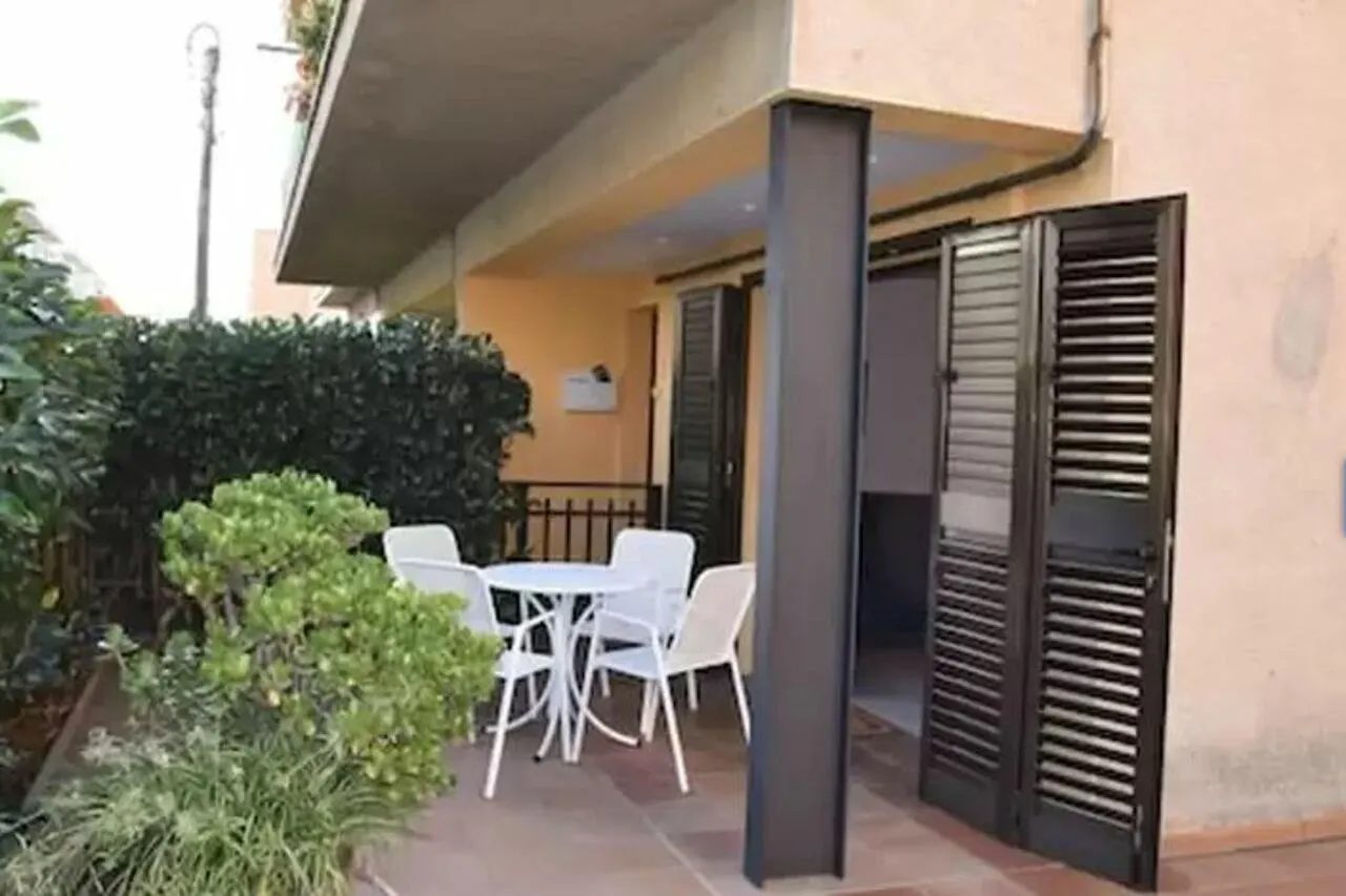 Apartamentos Escoles location